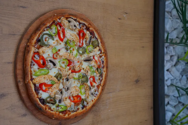 BARBEKÜ TAVUKLU PİZZA