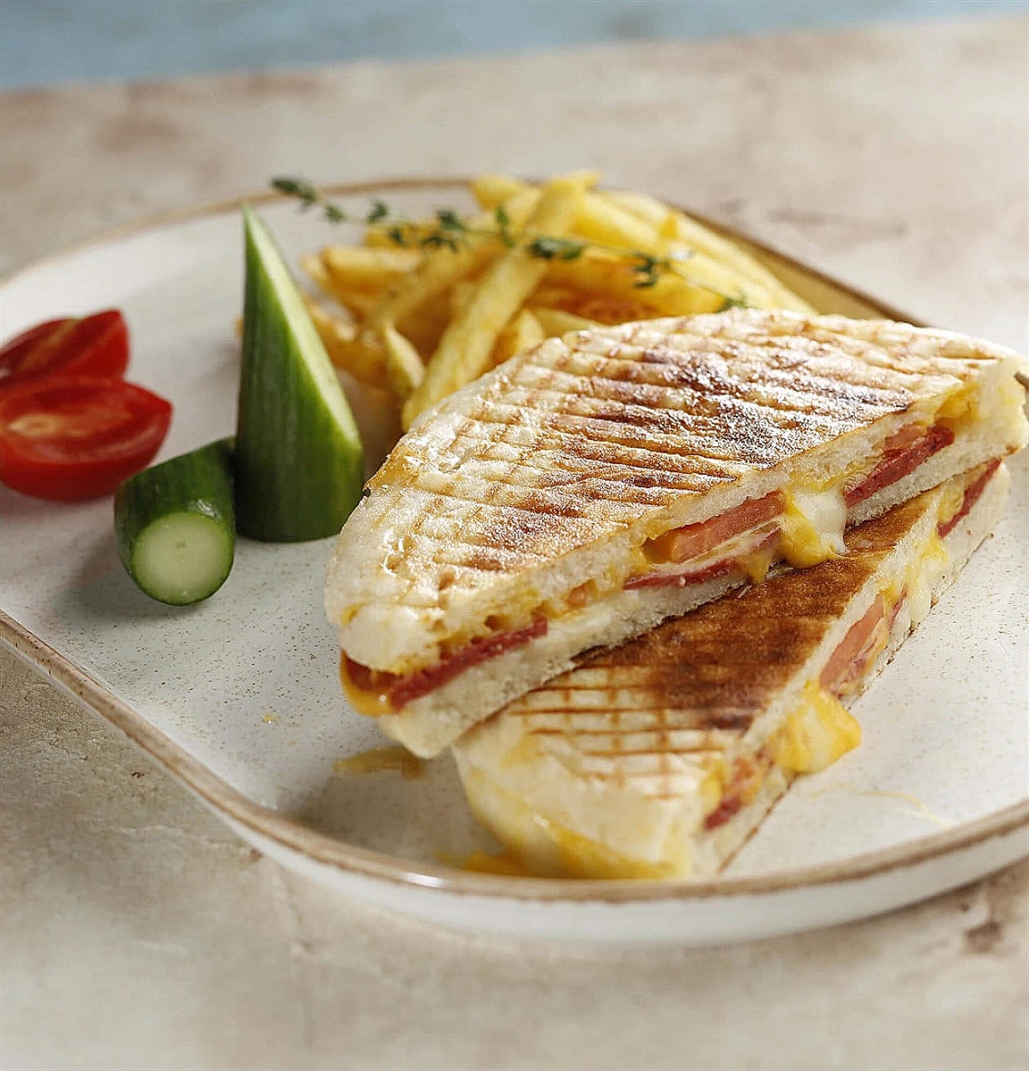 BAZLAMA TOST SUCUKLU